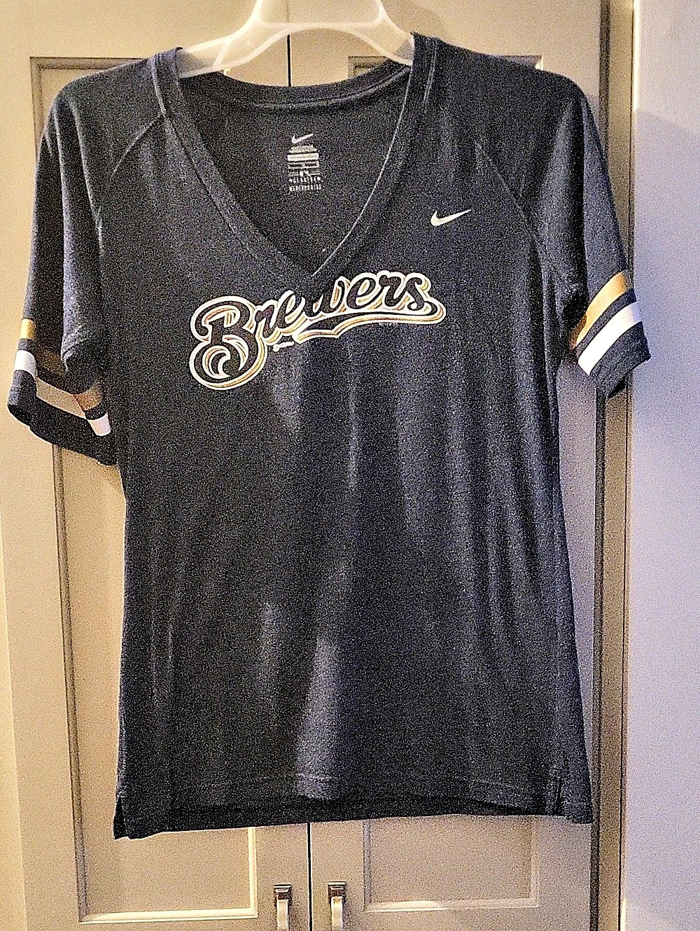 Nike Milwaukee Brewers MLB Genuine Merchandise Women's V-Neck Tee